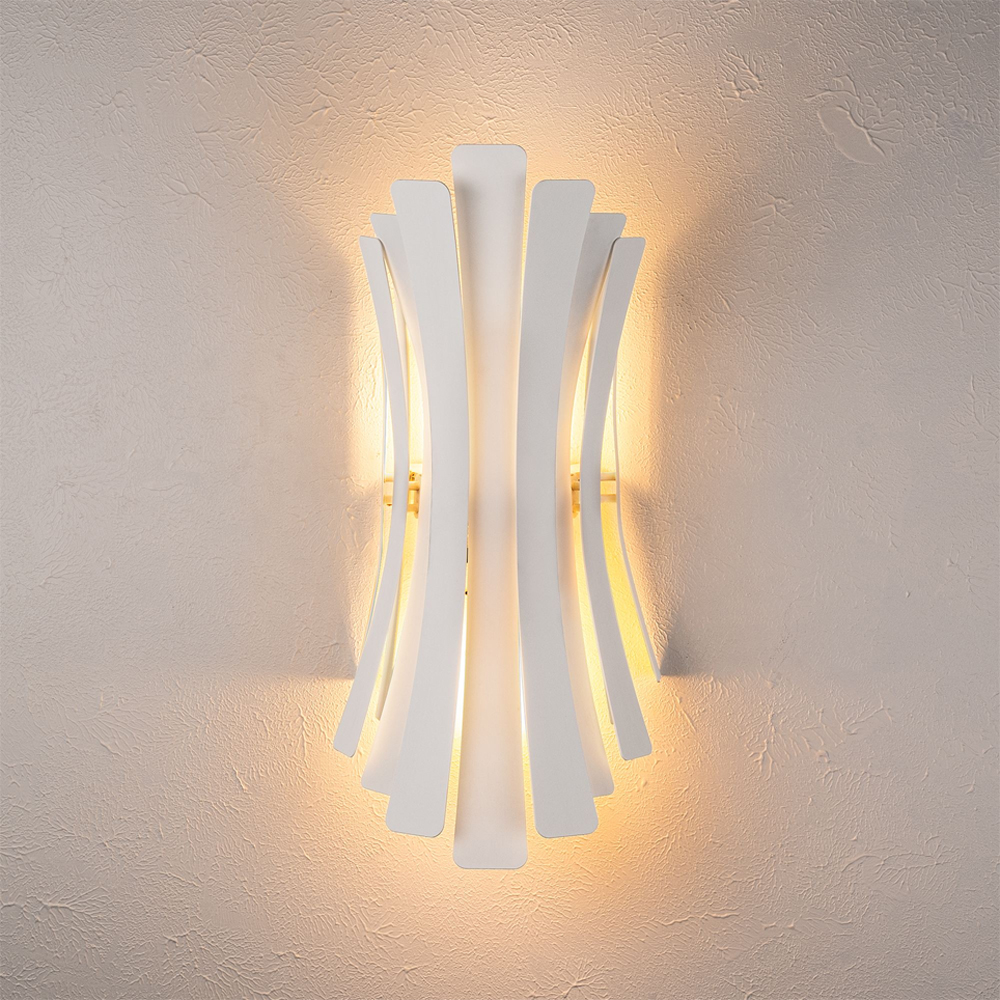 Linea Metal Wall Light in White