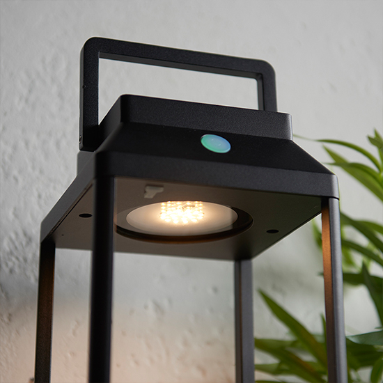 Linterna LED Small Outdoor Table Lamp In Textured Black
