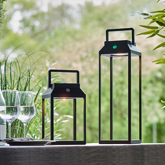 Linterna LED Small Outdoor Table Lamp In Textured Black