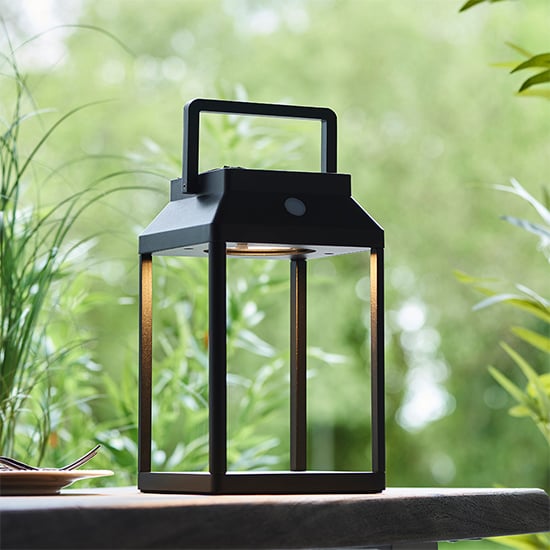 Linterna LED Small Outdoor Table Lamp In Textured Black_1