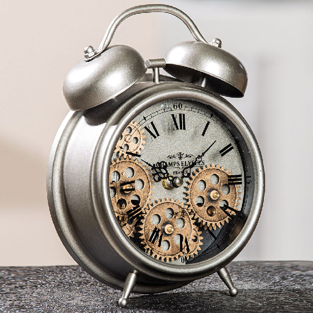 Nelzio Metal Round Clock in Silver