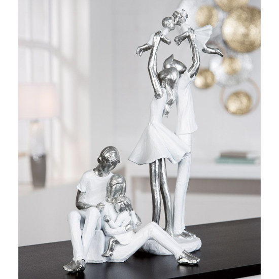 Provo Polyresin Familienzeit Sculpture In White And Silver