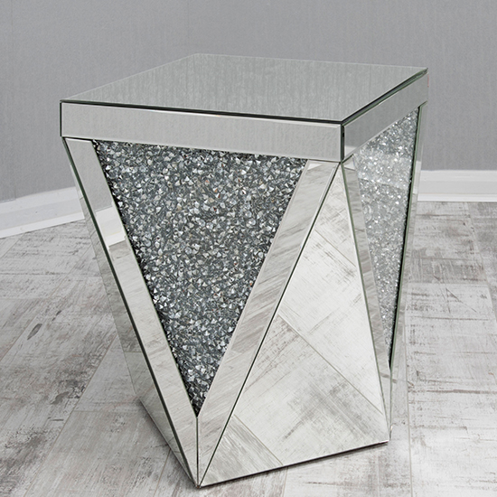 Reyn Crushed Glass End Table In Mirrored_2