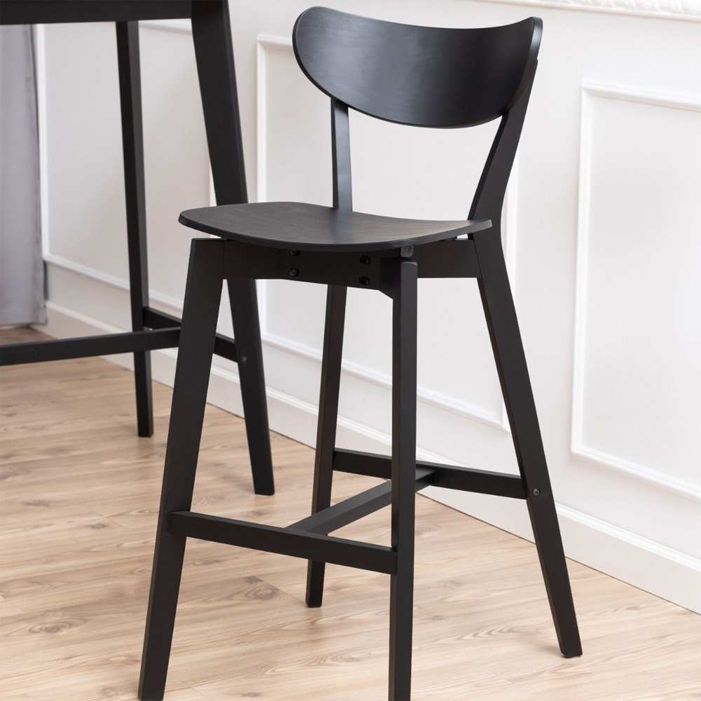 Riga Wooden Bar Table With 4 Black Stools In Oak