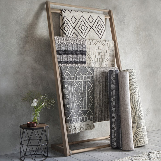 Rug Wooden Display Stand In Oak Furniture in Fashion