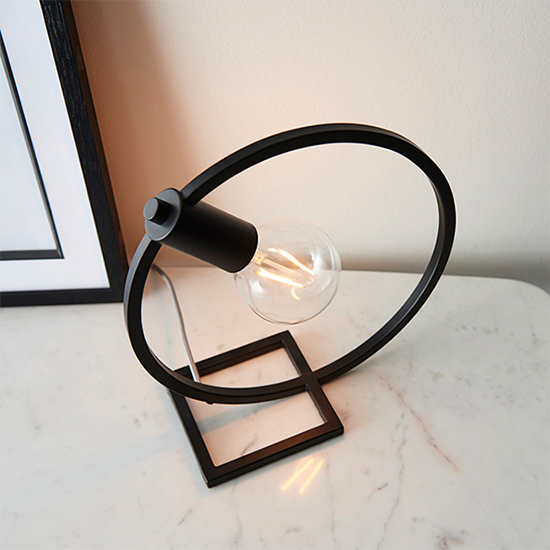 Shape Metal Circle Table Lamp In Matt Black_4