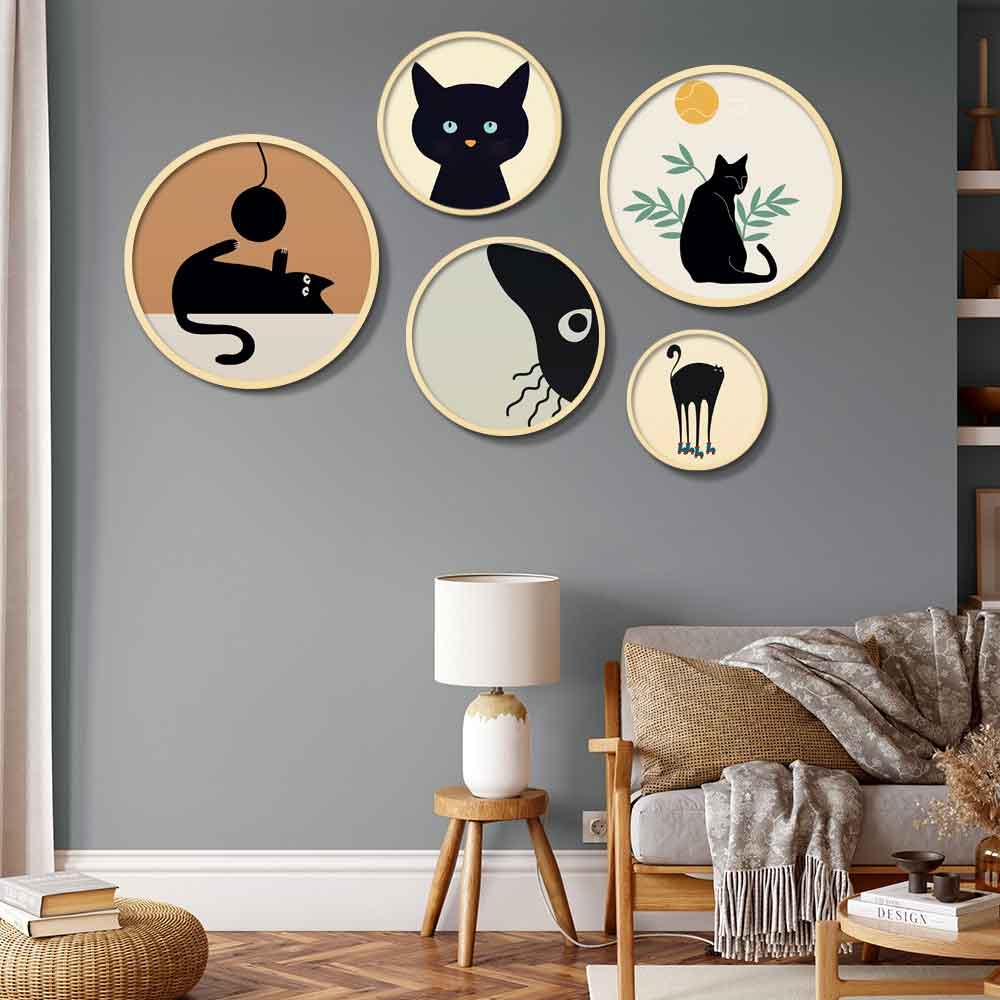 Stillform Wooden Rounds Midnight Mews Art of Frame Set of 5 in Multicolour