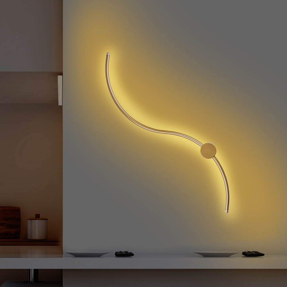 Uyan Metal Wall Light in Gold