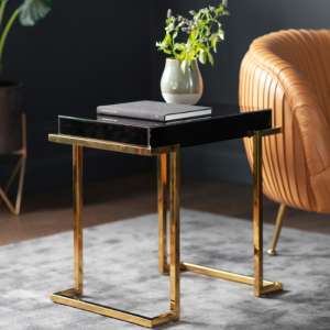 Canela Mirrored Side Table With Gold Steel Legs In Black